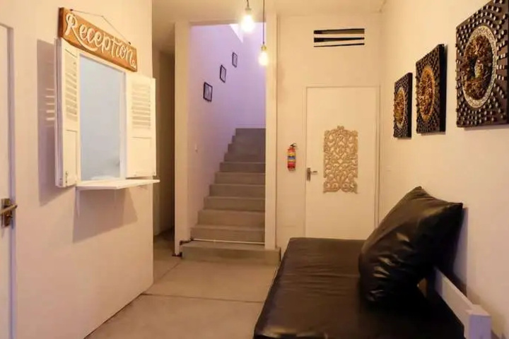 Room 3 of 8