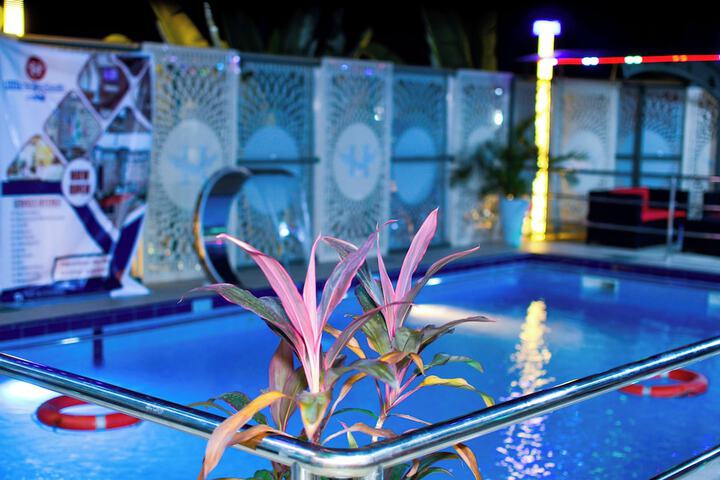 Pool 18 of 30