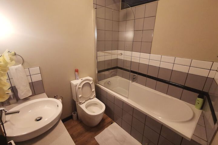 Room 170 of 215