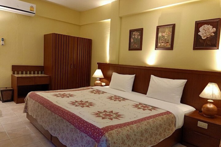 Room 14 of 80