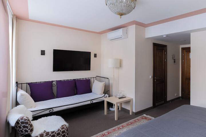 Room 7 of 42