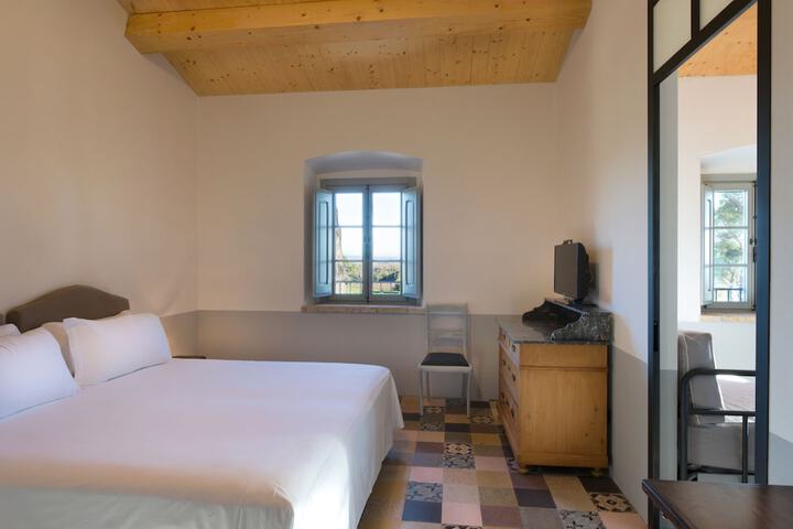 Room 15 of 36