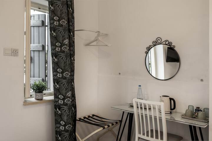 Room 15 of 35