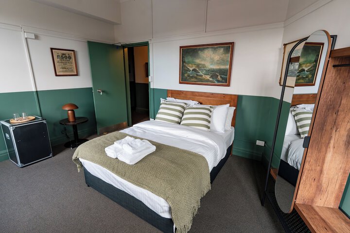 Room 13 of 30