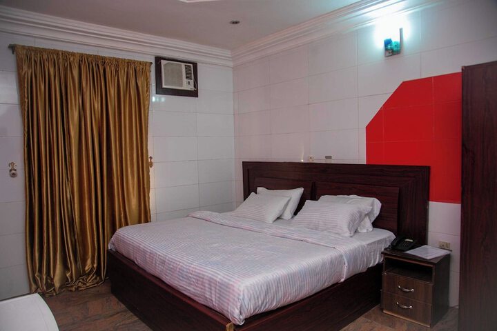 Room 3 of 27