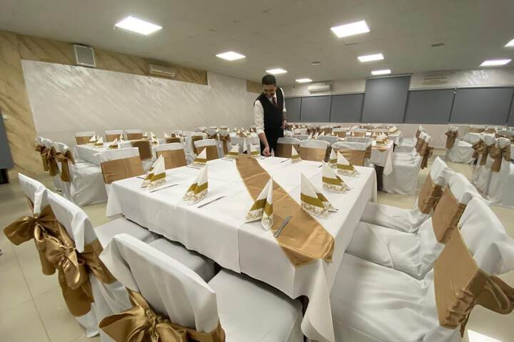 Ballroom/Hall 92 of 96