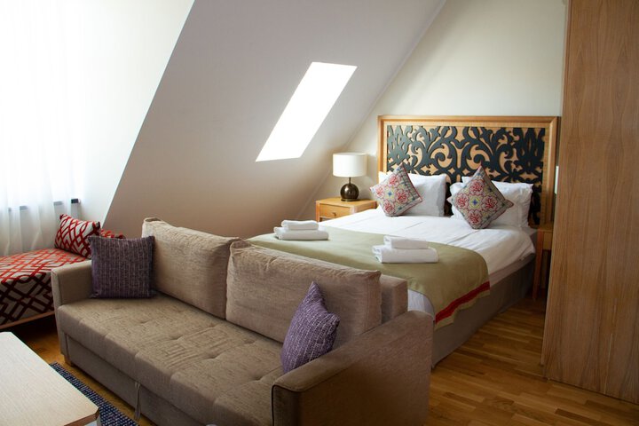 Room 32 of 81