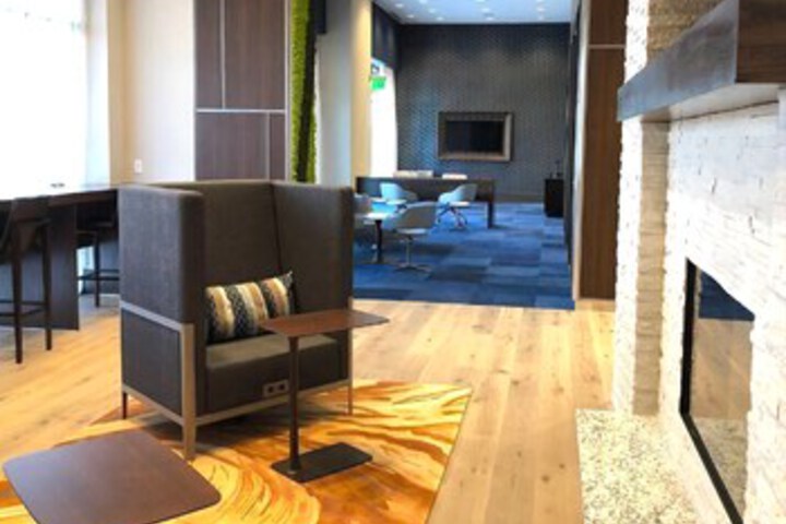 Business Center 13 of 47