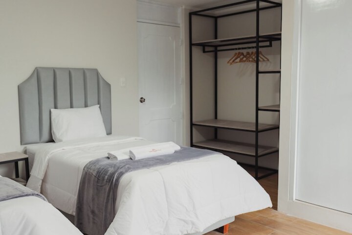 Room 4 of 74