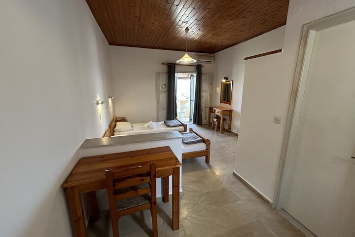 Room 3 of 20