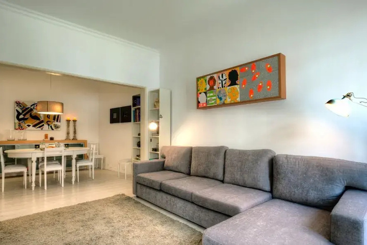 Room 7 of 12