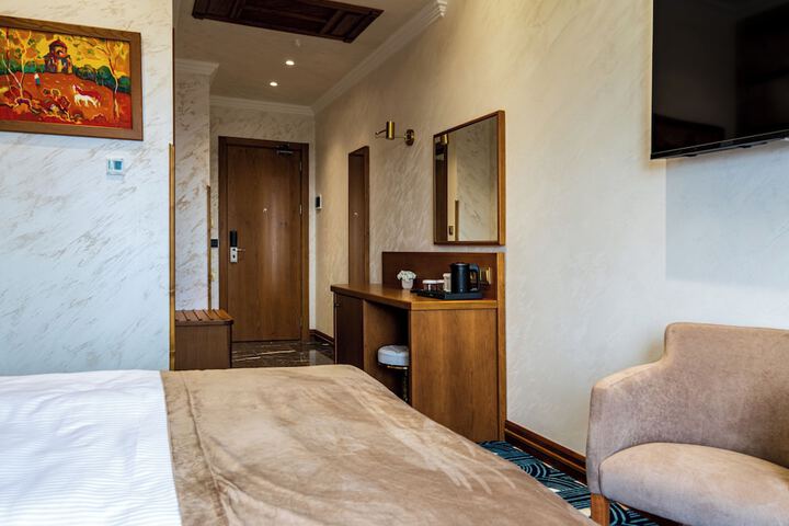 Room 4 of 41