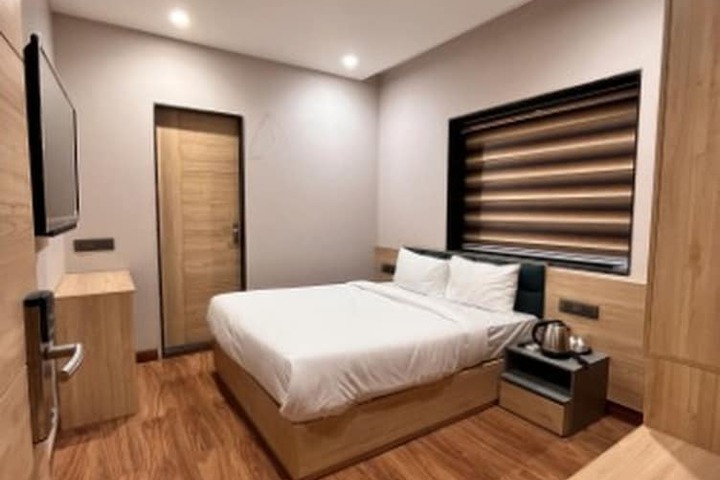 Room 8 of 36
