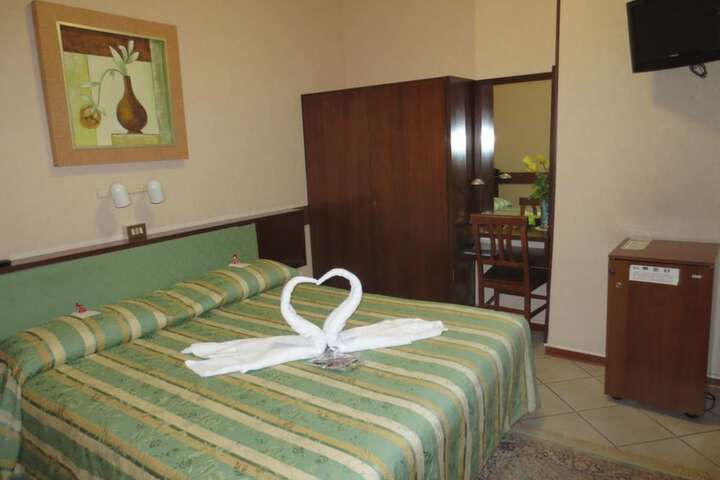 Room 4 of 52