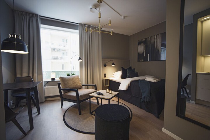 Room 7 of 18