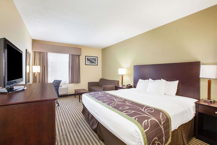 Queen Bed Accessible (7 of 11)