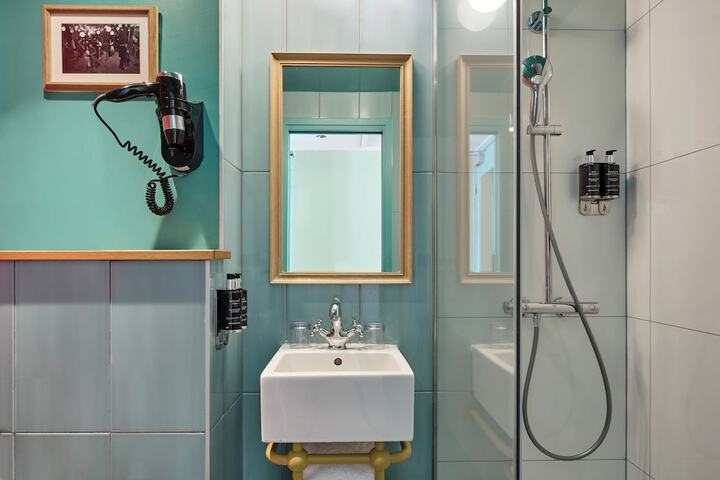 Room 35 of 72