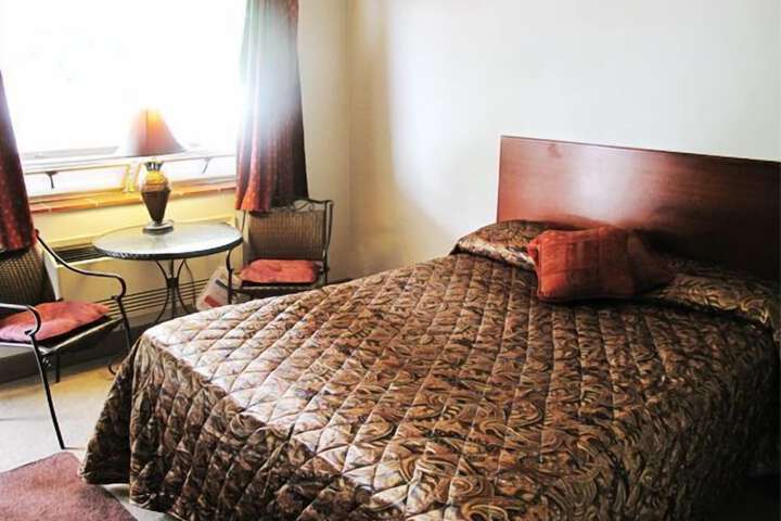 Room 10 of 20