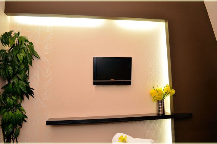 Room 15 of 36