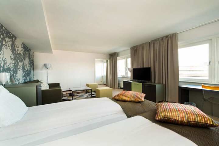 Room 13 of 42