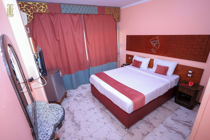 Room 5 of 48