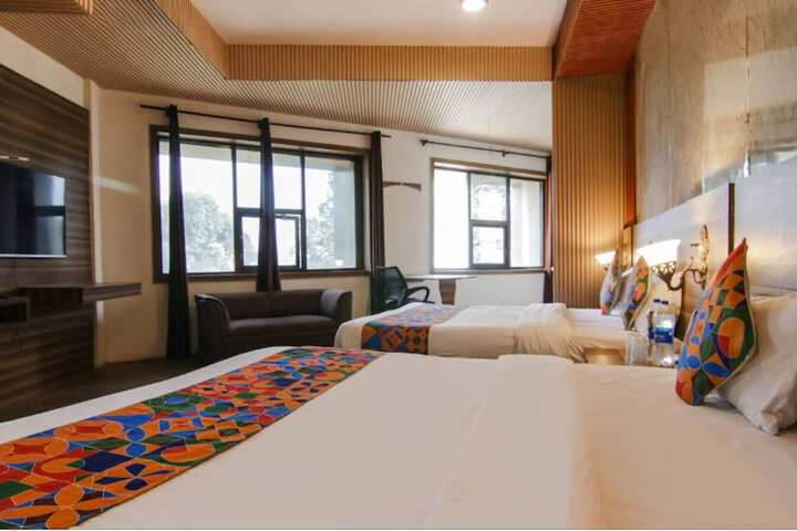 Room 5 of 9