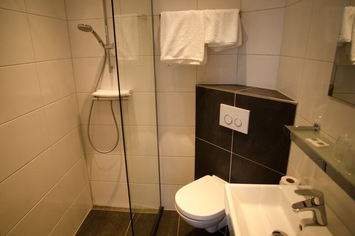 Room 44 of 74