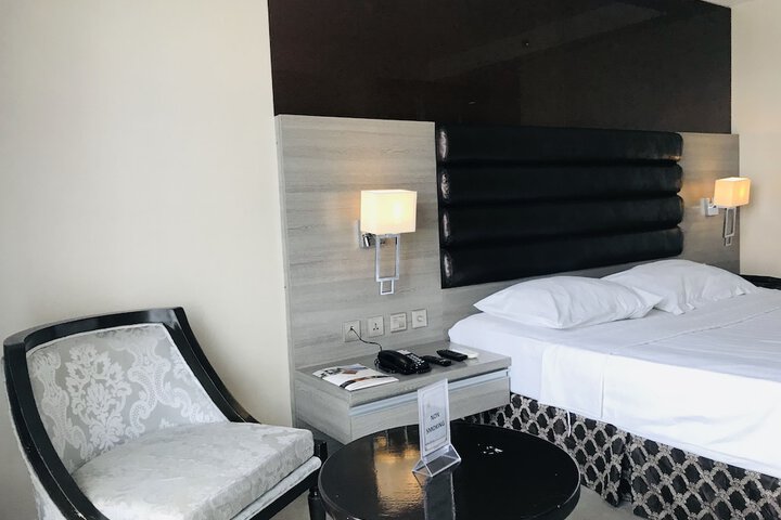 Room 27 of 139