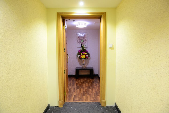 Ballroom/Hall 55 of 56