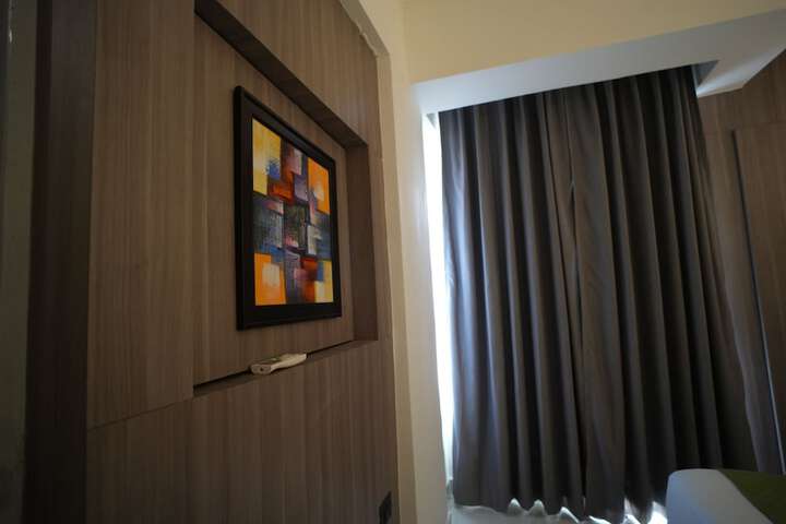 Room 8 of 13