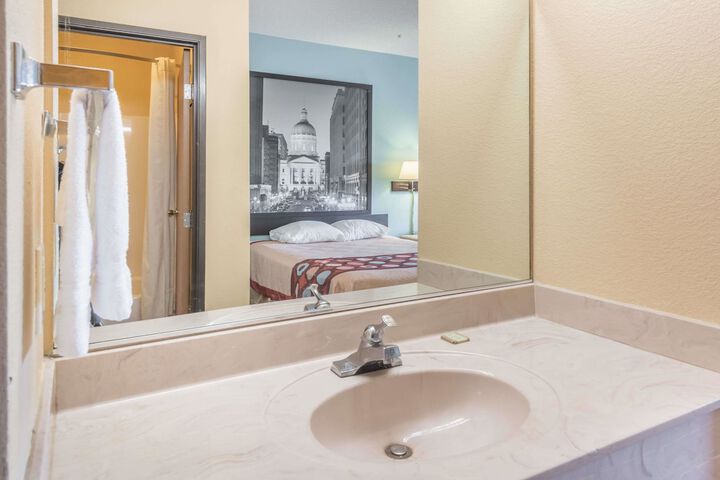 1 Queen Bed (2 of 13)