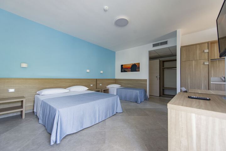 Room 13 of 82