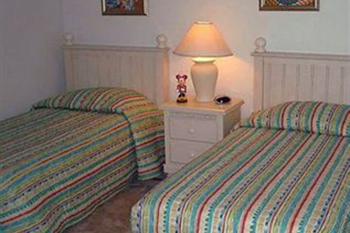Room 9 of 32