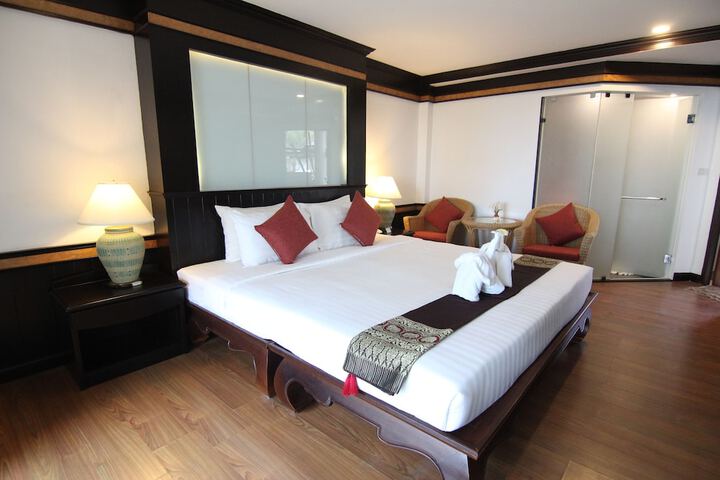 Room 2 of 79