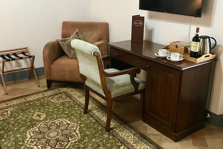Room 11 of 33