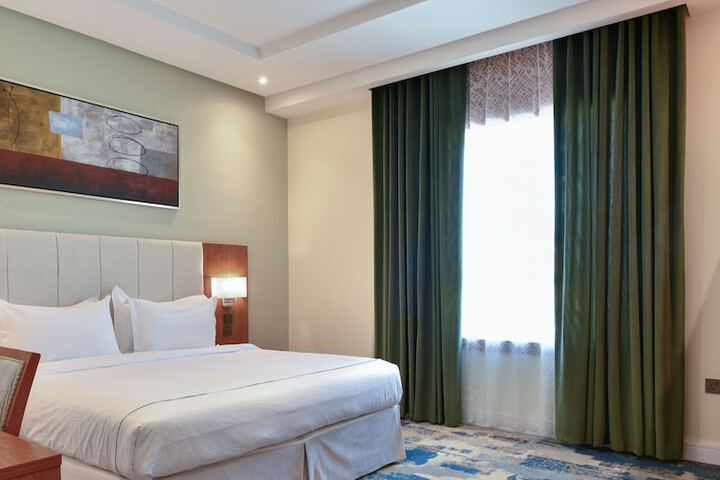 Room 4 of 43