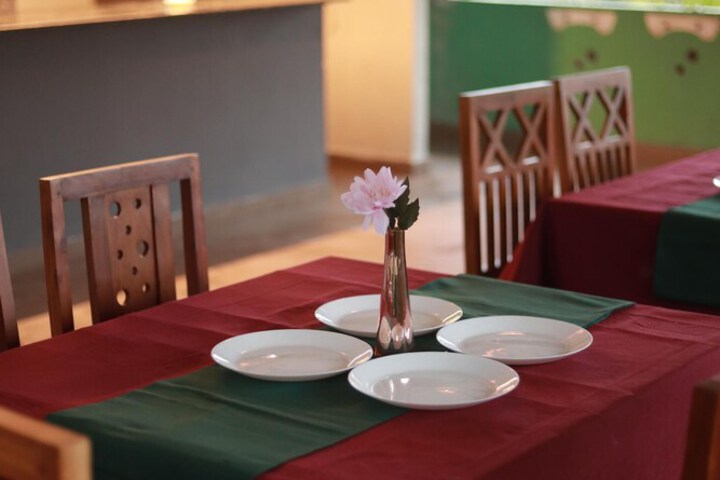 Dining 18 of 38