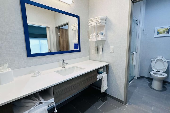 2 Queen Beds Hearing Accessible (9 of 30)