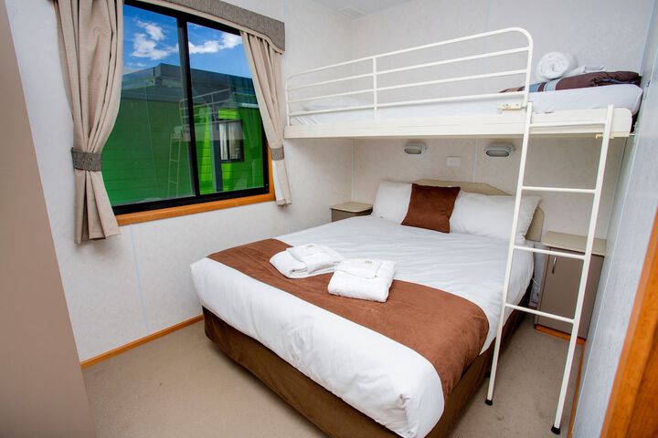 Room 5 of 94