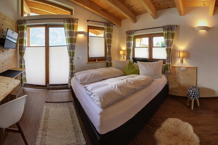 Room 3 of 51