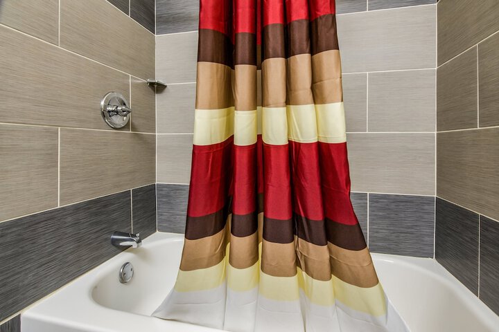 Superior King with Shower Only (2 of 11)