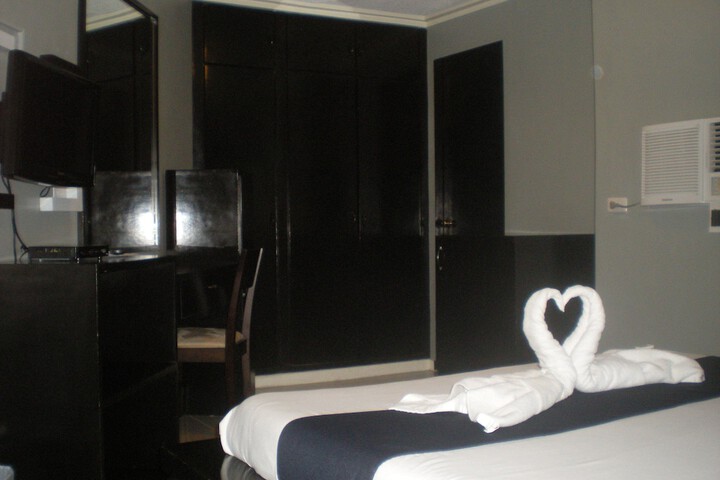Room 6 of 31
