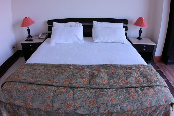 Room 7 of 98