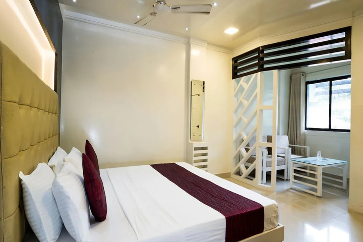 Room 5 of 11