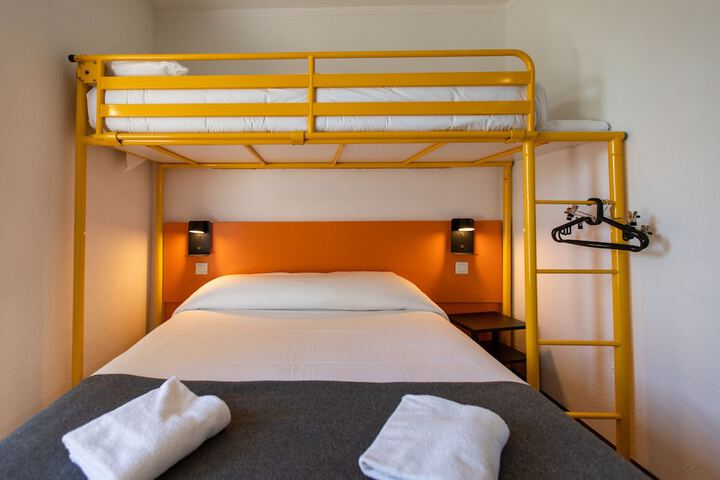 Room 17 of 39