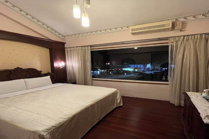 Room 7 of 20