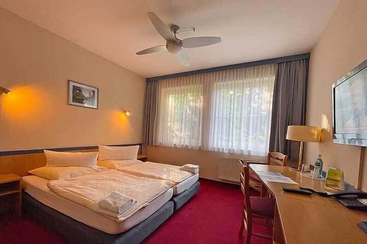 Room 16 of 65