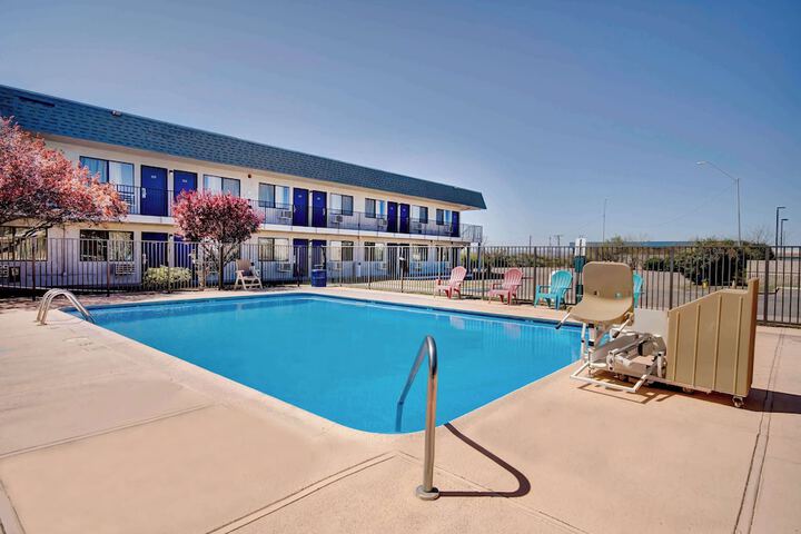 Hotel Pool