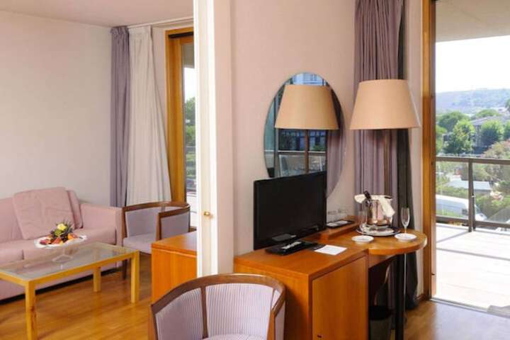 Room 8 of 22