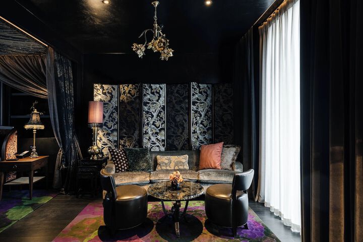 Room 33 of 77